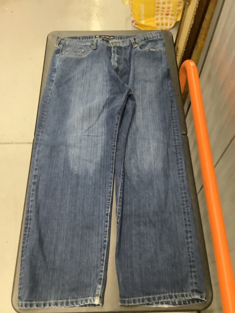 Gut feeling 
Men’s Indigo Relaxed Jeans